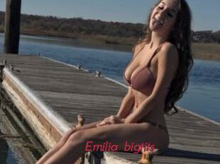 Emilia_bigtits