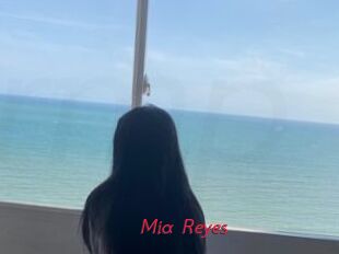 Mia_Reyes
