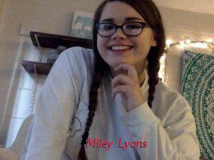 Miley_Lyons