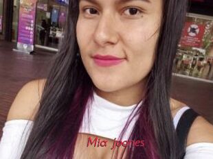 Mia_joones